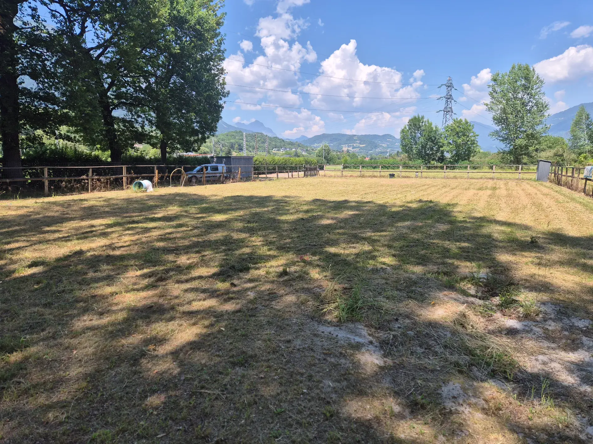 Parc privé clos, avec matériel de hoopers et agility loisir pour chien