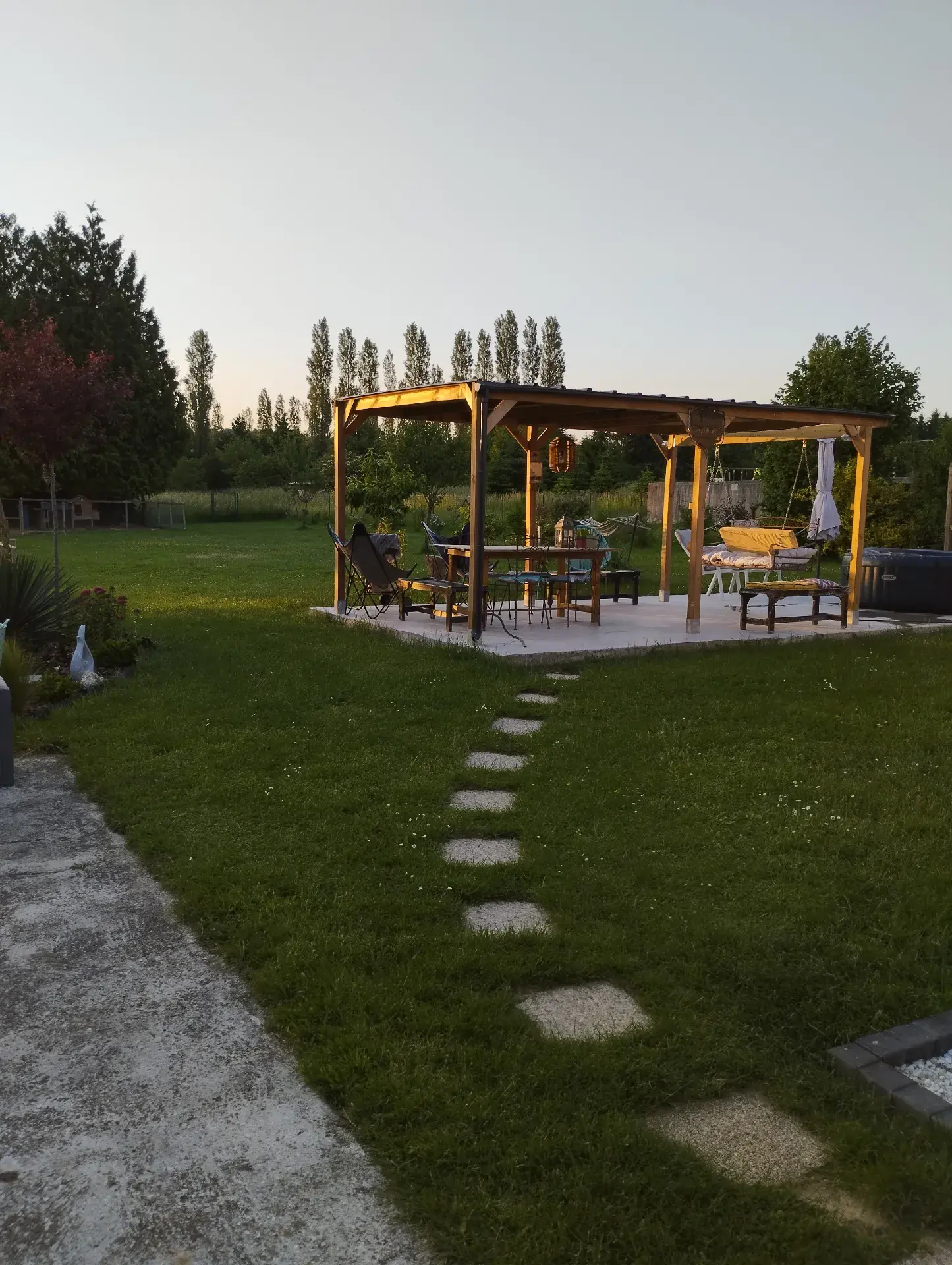 Très grand Jardin clôturé pour chiens au cœur des Ardennes