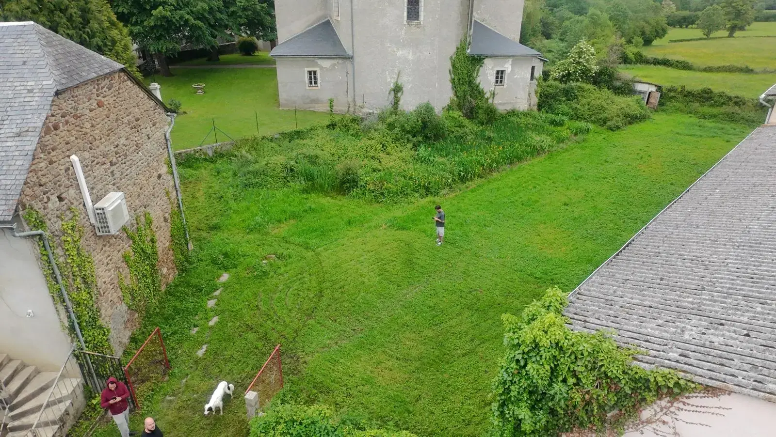 Jardin clos pour chiens 1000m²